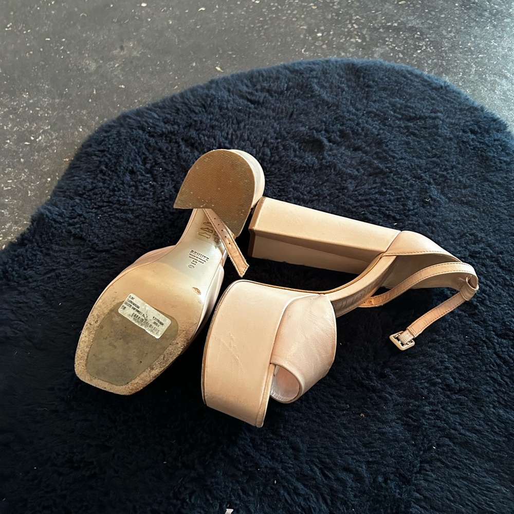 Elegant Nude Platform Heels - Picture 4 of 4